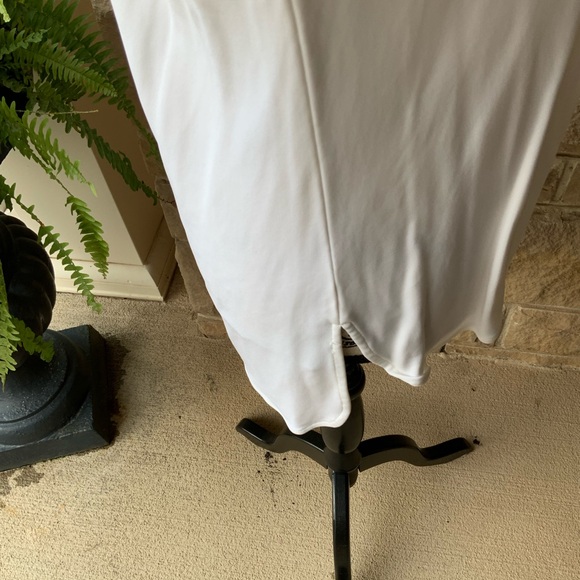 EQUIPMENT FEMME White V-Neck Long Sleeve Rayon Simple Shirt Women’s Size Small - Picture 12 of 15